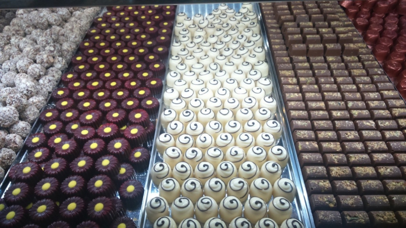 boutique-PLAN D AUPS STE BAUME-min_chocolates_milk_chocolate_white_chocolate_truffles_candy_food_treat_cacao-1213769